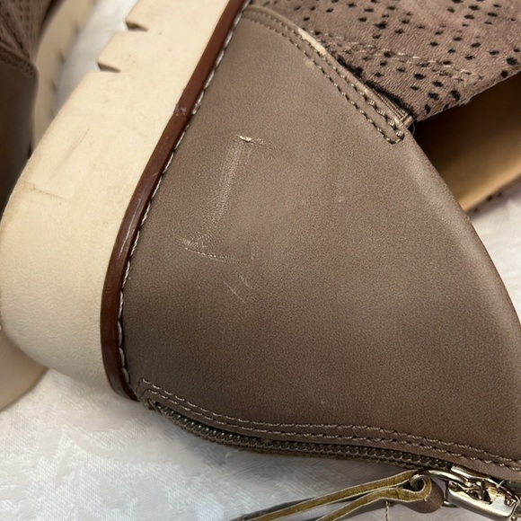 Dr. Scholls Be Free Insane Lazer Cut Sued Ankle Boot Bootie - Picture 8 of 10